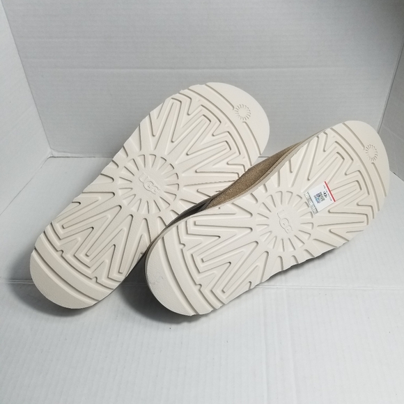 NWOT UGG MEN\'S SLIDE SANDALS WITH ADJUSTABLE STRAPS SIZE 12 main image 8